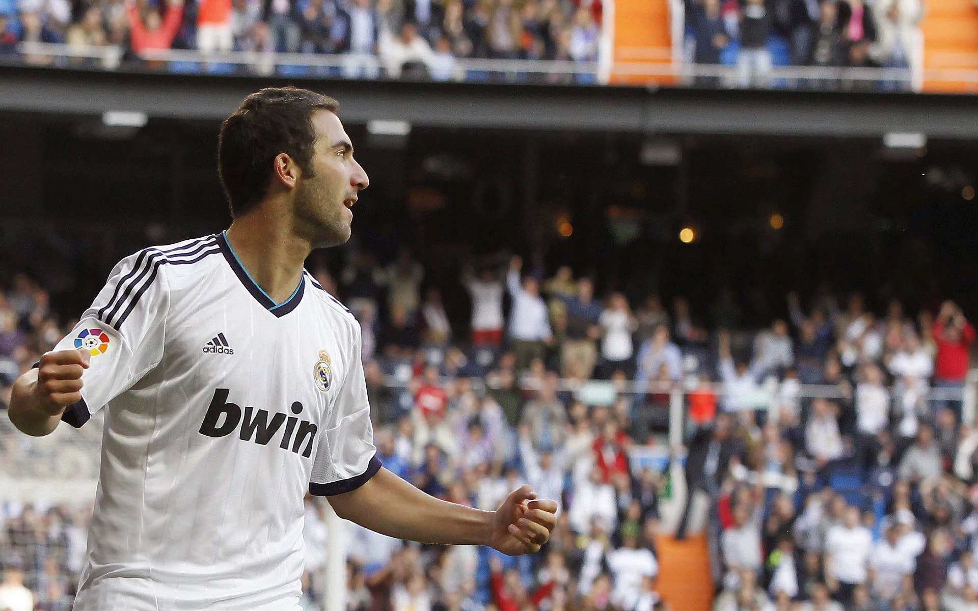 爱游戏娱乐平台-东亚杯国足惨败 球迷期待重振旗鼓，东亚杯国足首发